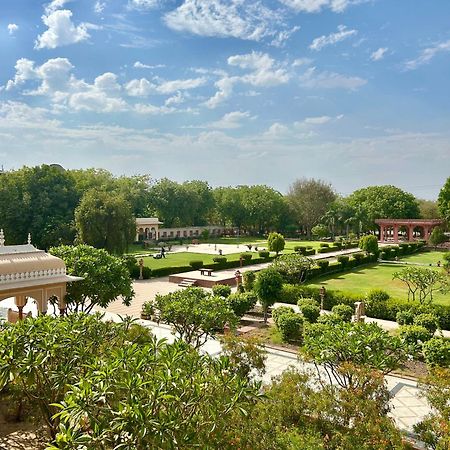 Umaid Palace - A Lakeside Heritage Palace Resort Near Jaipur Close To Bhangarh & Chand Baori Stepwell Abhaneri Dubbī Εξωτερικό φωτογραφία