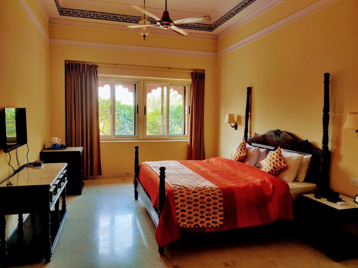 Umaid Palace - A Lakeside Heritage Palace Resort Near Jaipur Close To Bhangarh & Chand Baori Stepwell Abhaneri Dubbī Εξωτερικό φωτογραφία