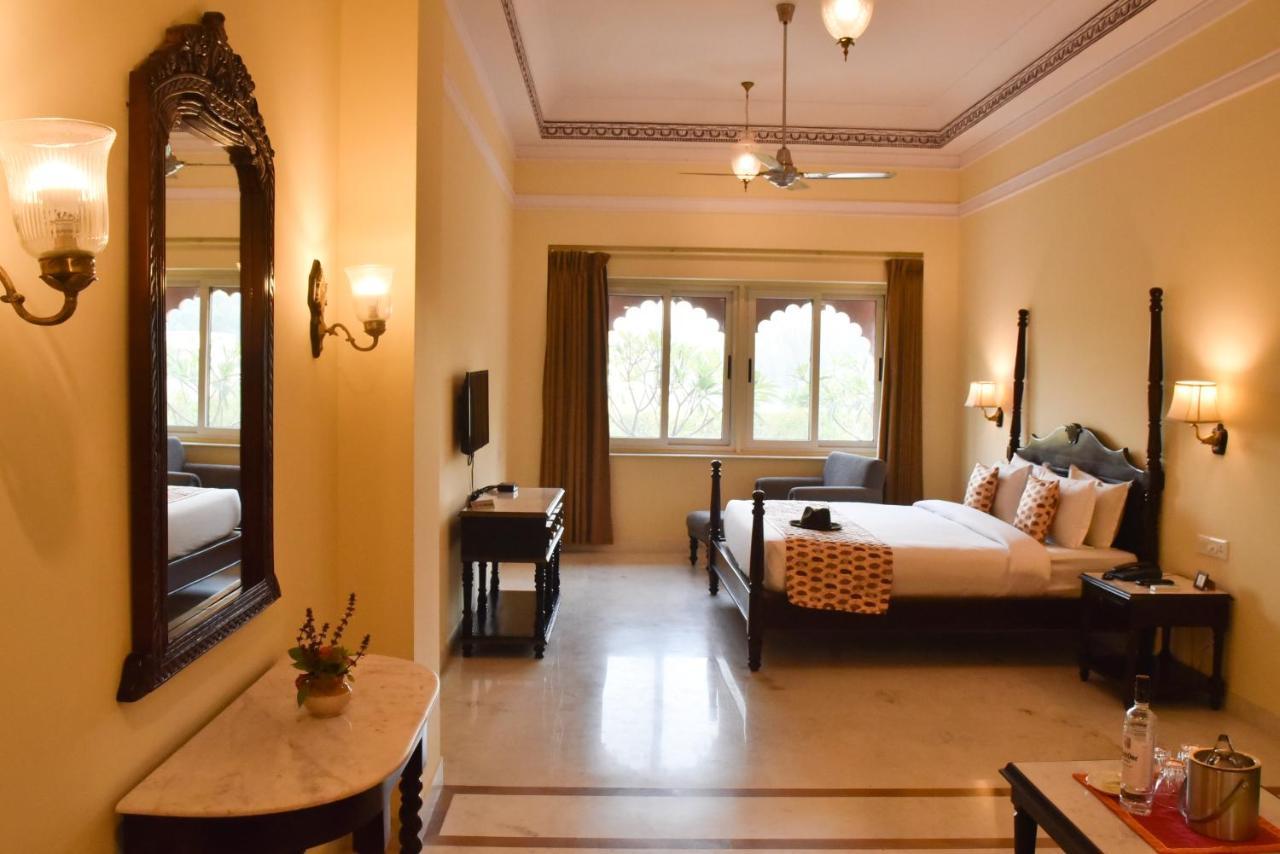 Umaid Palace - A Lakeside Heritage Palace Resort Near Jaipur Close To Bhangarh & Chand Baori Stepwell Abhaneri Dubbī Εξωτερικό φωτογραφία