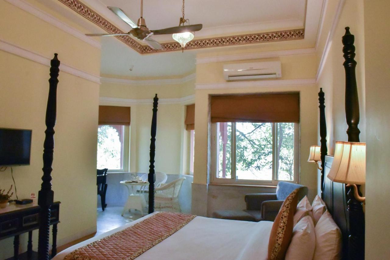 Umaid Palace - A Lakeside Heritage Palace Resort Near Jaipur Close To Bhangarh & Chand Baori Stepwell Abhaneri Dubbī Εξωτερικό φωτογραφία