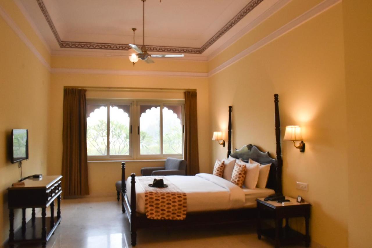 Umaid Palace - A Lakeside Heritage Palace Resort Near Jaipur Close To Bhangarh & Chand Baori Stepwell Abhaneri Dubbī Εξωτερικό φωτογραφία