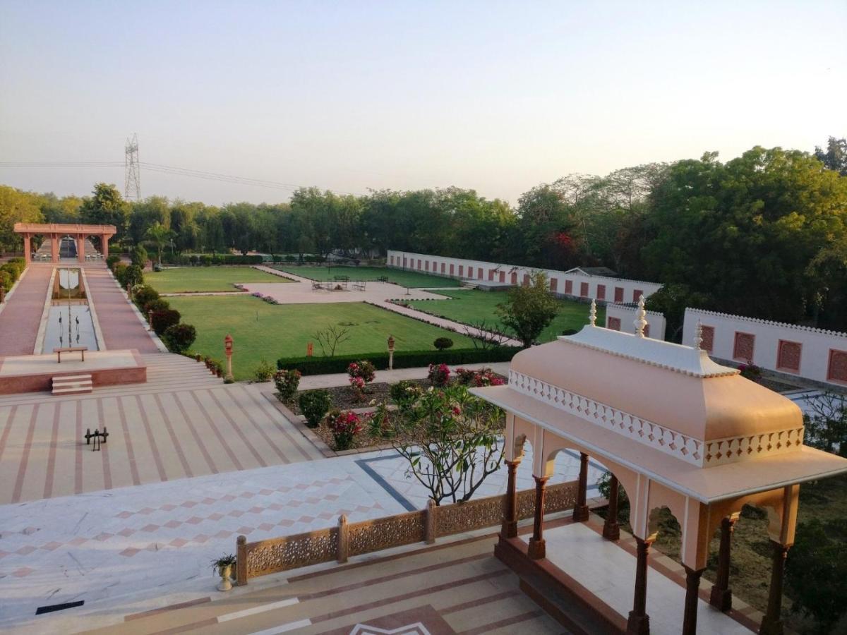 Umaid Palace - A Lakeside Heritage Palace Resort Near Jaipur Close To Bhangarh & Chand Baori Stepwell Abhaneri Dubbī Εξωτερικό φωτογραφία