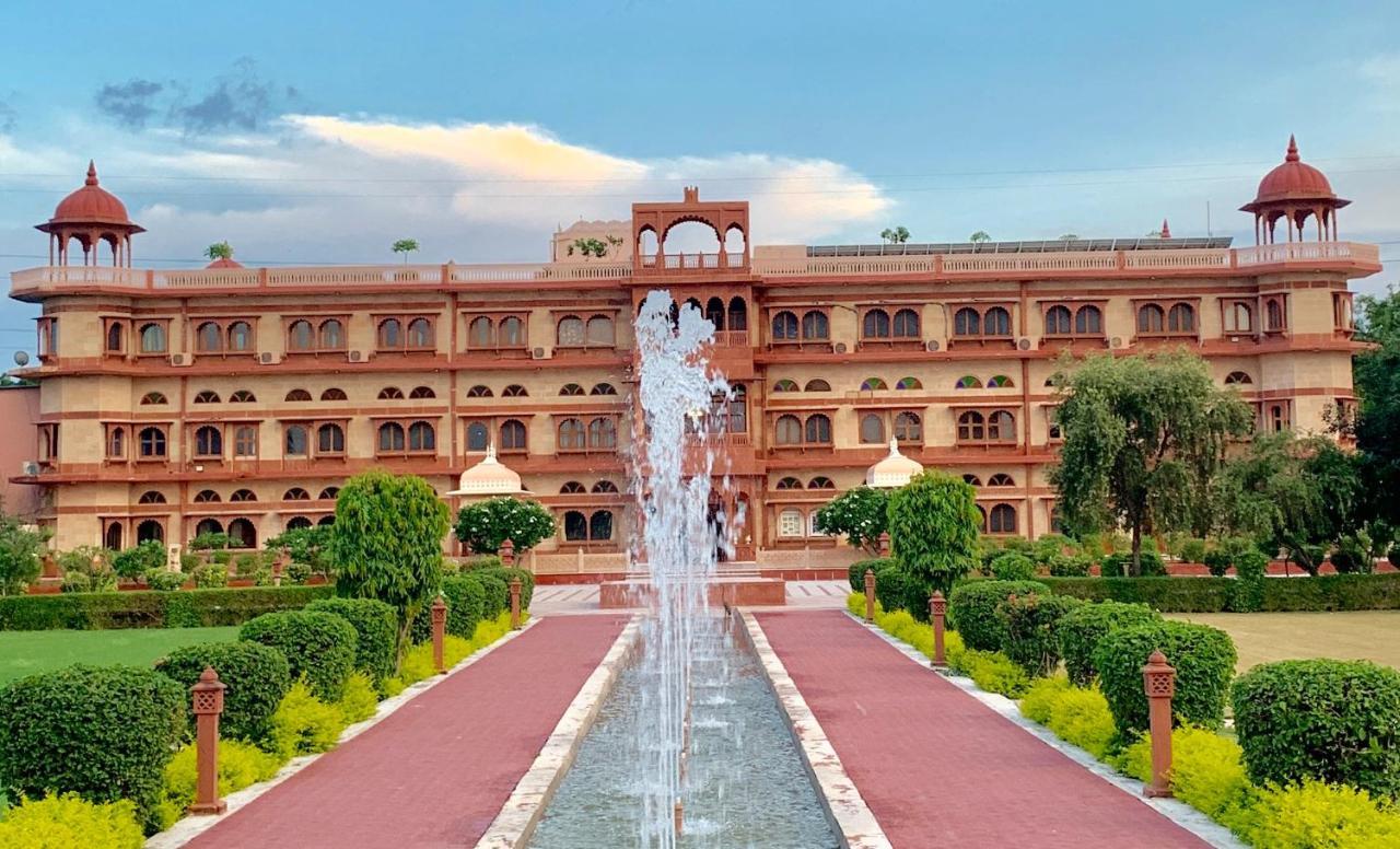 Umaid Palace - A Lakeside Heritage Palace Resort Near Jaipur Close To Bhangarh & Chand Baori Stepwell Abhaneri Dubbī Εξωτερικό φωτογραφία