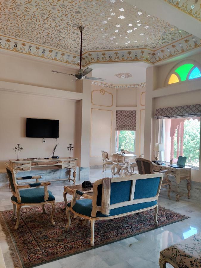 Umaid Palace - A Lakeside Heritage Palace Resort Near Jaipur Close To Bhangarh & Chand Baori Stepwell Abhaneri Dubbī Εξωτερικό φωτογραφία