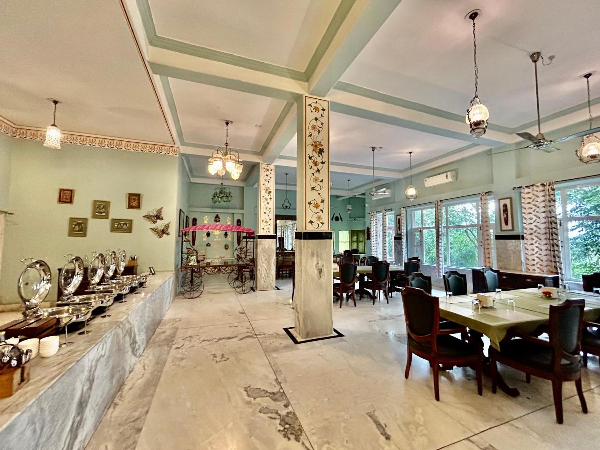 Umaid Palace - A Lakeside Heritage Palace Resort Near Jaipur Close To Bhangarh & Chand Baori Stepwell Abhaneri Dubbī Εξωτερικό φωτογραφία