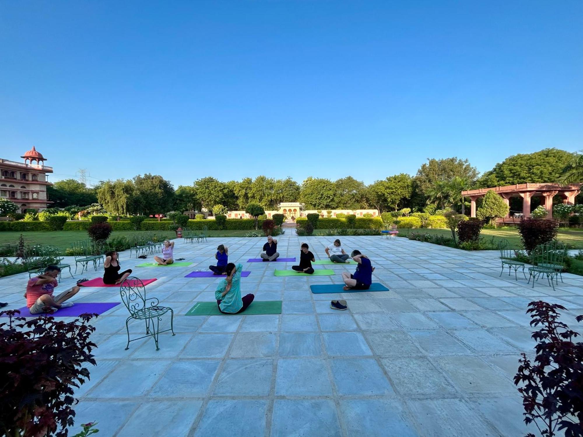 Umaid Palace - A Lakeside Heritage Palace Resort Near Jaipur Close To Bhangarh & Chand Baori Stepwell Abhaneri Dubbī Εξωτερικό φωτογραφία
