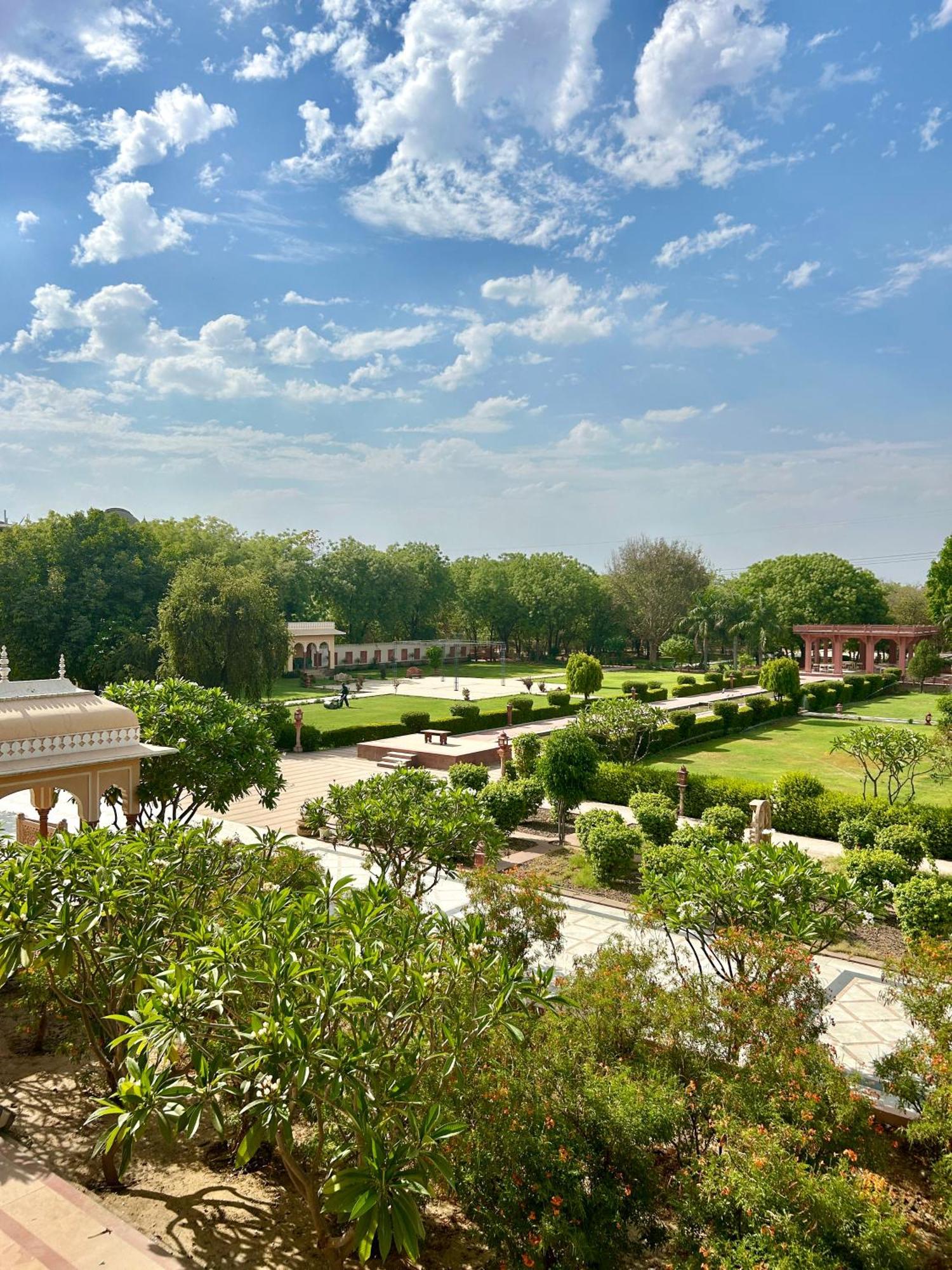 Umaid Palace - A Lakeside Heritage Palace Resort Near Jaipur Close To Bhangarh & Chand Baori Stepwell Abhaneri Dubbī Εξωτερικό φωτογραφία