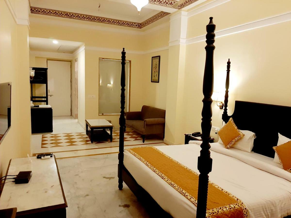 Umaid Palace - A Lakeside Heritage Palace Resort Near Jaipur Close To Bhangarh & Chand Baori Stepwell Abhaneri Dubbī Εξωτερικό φωτογραφία