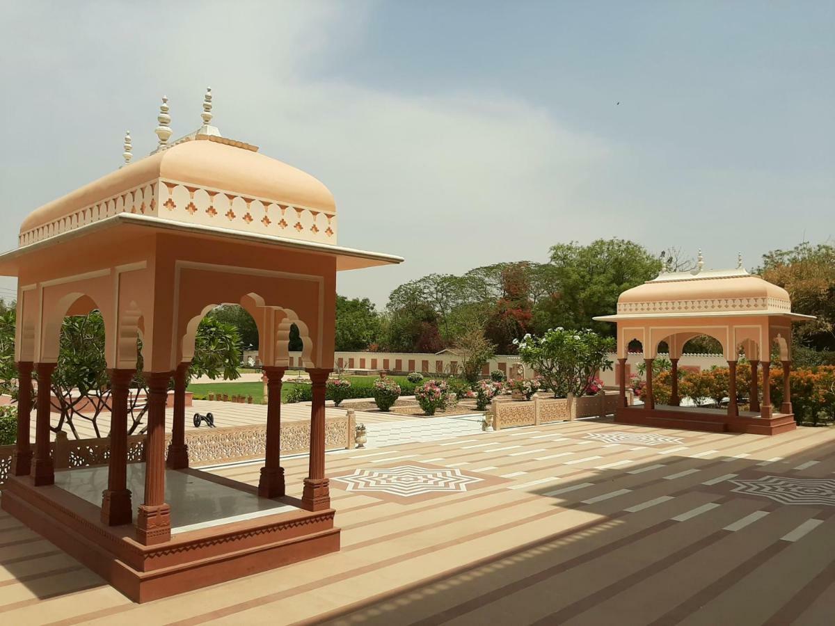 Umaid Palace - A Lakeside Heritage Palace Resort Near Jaipur Close To Bhangarh & Chand Baori Stepwell Abhaneri Dubbī Εξωτερικό φωτογραφία